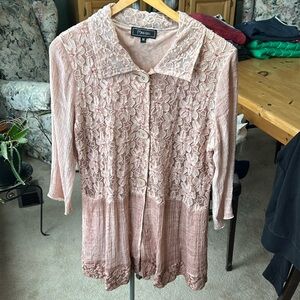 J63.    Oh so pretty Lacey gauzy tunic top